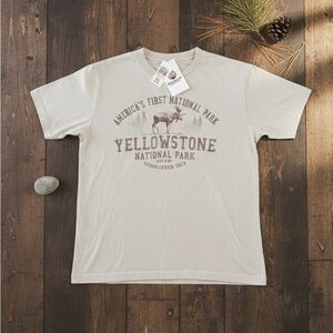 Yellowstone National Park Graphic Tee Oatmeal Brown Moose Print Size M New